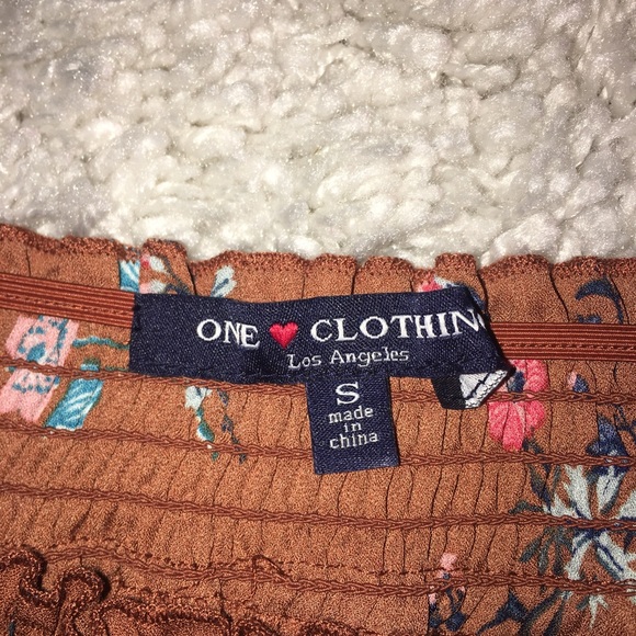 Burnt orange off the shoulder flowy top - Picture 2 of 2